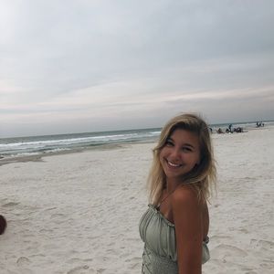 Meet your Posher, Chloe